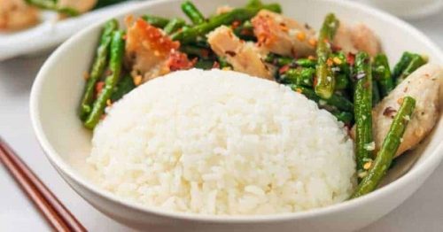 Mơ thấy ăn cơm điềm lành hay dữ, đánh số mấy dễ ăn nhất