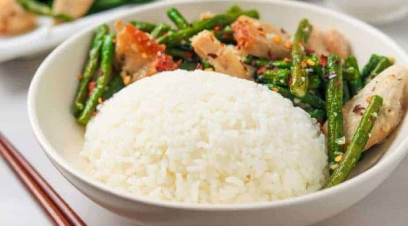 Mơ thấy ăn cơm điềm lành hay dữ, đánh số mấy dễ ăn nhất